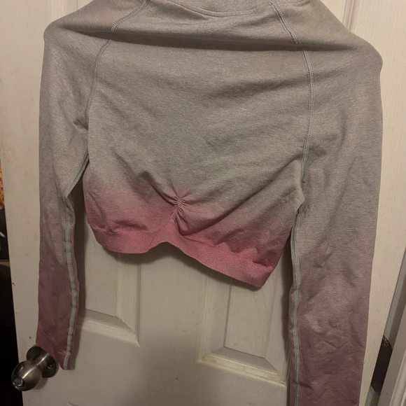 Gymshark Women's Ombre Gray and Pink Crop Top - Picture 2 of 2